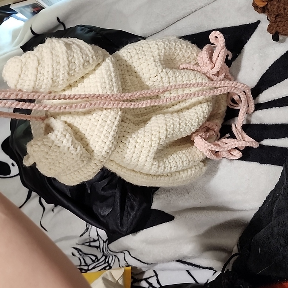 Crochet batpack and coin bat - Picture 5 of 8